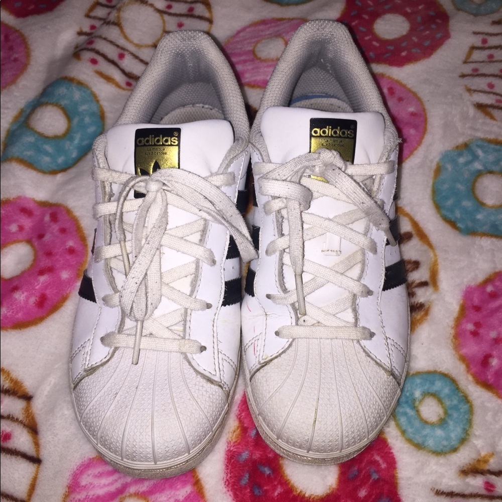 Adidas superstars 👟